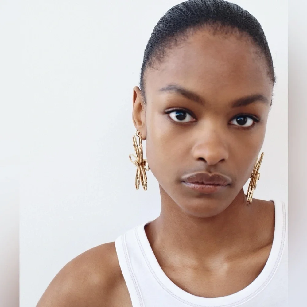 NWT. Zara Golden Engraved Flower Maxi Earrings. - Picture 3 of 7